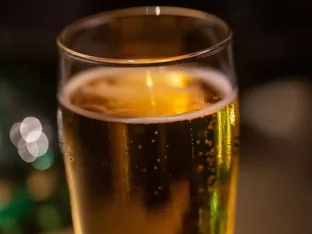 Alkoholfreies Bier mit Promille: Brauerei ruft Weizen zurück