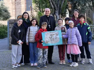 Ministranten aus St. Jakob überbringen Ostergrüße an Bischof Ivo Muser