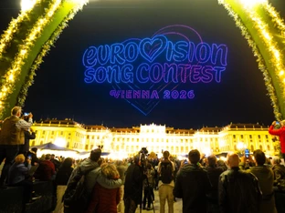 Eine Drohnenreigen zur ESC-Einstimmung in Schönbrunn