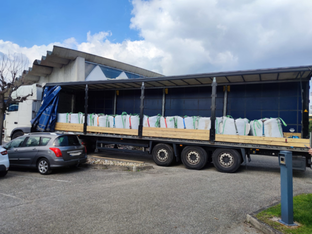 Französischer Zoll findet 1,1 Tonnen Kokain in Blumenerde