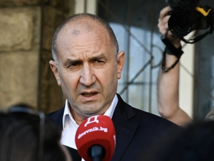 Ex-Präsident Radew mit Erdrutschsieg bei Wahl in Bulgarien