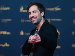 Max Giesinger verletzte sich beim Kuhstreicheln den Finger