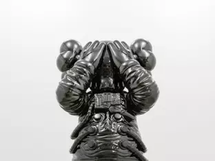 Kaws in der Albertina: Grellbunte Schwarz-Weiß-Kontraste