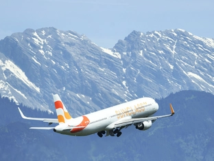 Flughafen Innsbruck im Winter mit Passagier-Plus