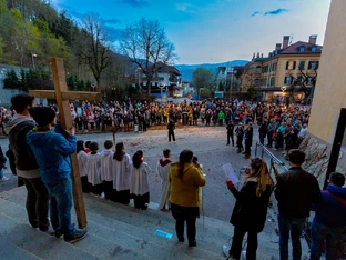 Jugendkreuzweg durch Bruneck