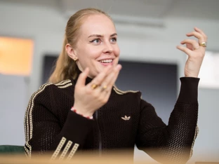 "Netzpoetin" Clara Lösel: "Meine Kunst lebt von Ehrlichkeit"