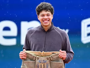 Shelton feiert in München seltenen US-Titel auf Sand