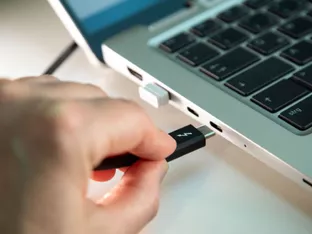 Auch bei Notebooks wird USB-C-Laden jetzt Pflicht