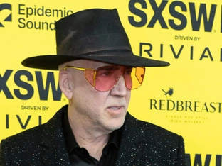 Nicolas Cage kämpft gegen Mafia-Boss in "Spider-Noir"-Serie