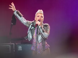 Popstar Pink moderiert die diesjährigen Tony Awards