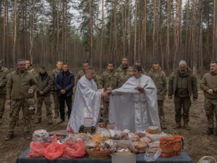 Selenskyj würdigt zu Ostern Standhaftigkeit der Ukrainer