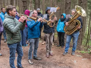 Über 150 Menschen setzen in St. Johann ein starkes Zeichen für Frieden und Gemeinschaft