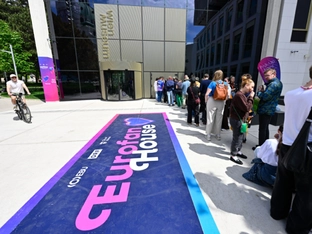 ESC-Eurofan House am Karlsplatz empfängt die Community