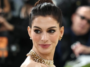 Hathaway denkt bei Wahl ihrer Rollen nicht an Publikum