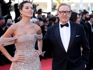 Kevin Spacey zeigt sich auf rotem Teppich in Cannes