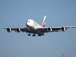 Emirates trotzt mit Rekordgewinn Folgen des Iran-Kriegs
