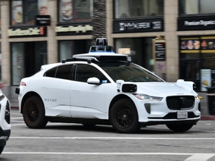 Waymo-Robotaxis haben Problem mit überfluteten Straßen
