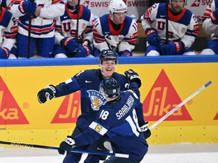 Finnland besiegt WM-Titelverteidiger USA 6:2