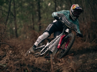 Titelverteidigerin Höll gewinnt Mountainbike-Weltcupauftakt