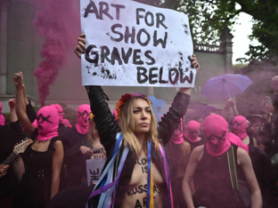 Lautstarke Proteste vor dem russischen Biennale-Pavillon