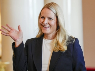 Kronprinzessin Mette-Marit zeigt sich mit Sauerstoffgerät