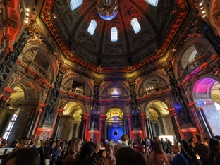 "Kunstschatzi" im KHM: Glitzer und ESC-Stimmung