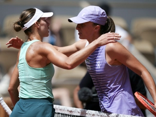 Vierfach-Gewinnerin Swiatek bei French Open im Achtelfinale