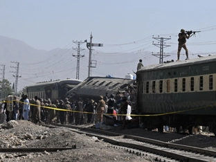 Mindestens 24 Tote bei Anschlag auf Zug in Pakistan