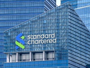 Standard Chartered streicht 7.000 Stellen bis 2030