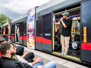 Regen, Funk und Straßenbahn als "ESC-Jam-Bühne"