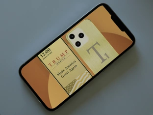 Goldfarbenes Trump-Smartphone wird nun ausgeliefert