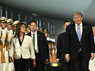 US-Präsident Trump in Peking empfangen