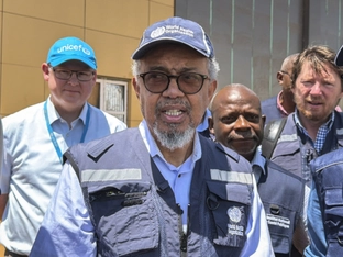 Im Ebola-Gebiet: WHO-Chef fordert bessere Zusammenarbeit