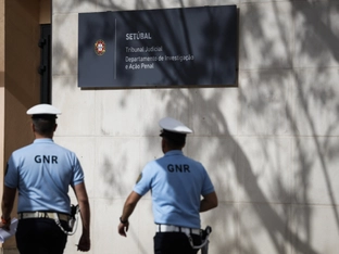 Mutter in Portugal ausgesetzter Buben soll vor Haftrichter