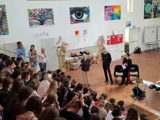 Carabinieri sensibilisieren Schüler in Kaltern