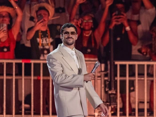 Bad Bunny trug Jacke von oberösterreichischem Eisstockverein
