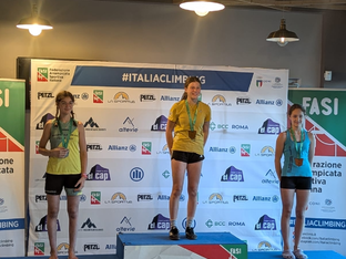 Nadja Ranalter gewinnt die erste Etappe des Jugend-Italiencups im Leadklettern