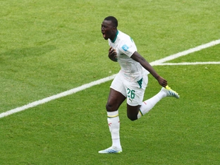 Senegal schießt mit 5:0 gegen Irak Türe zur K.o.-Phase auf