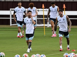 Angeschlagener Messi steigt ins Mannschaftstraining ein