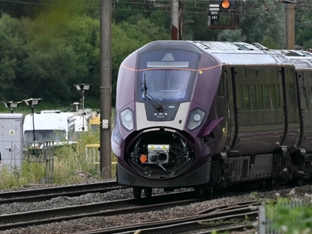 Ein Toter und Verletzte bei Zug-Zusammenstoß in England