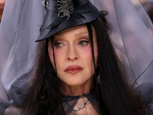 Madonna "will nicht mehr nackt sein, weil alle nackt sind"