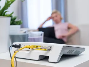 Hitze-Kollaps vermeiden: Der Router muss an die frische Luft