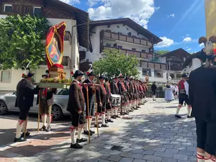 Brauchtum, Zusammenhalt und gelebte Tradition am Herz-Jesu-Sonntag