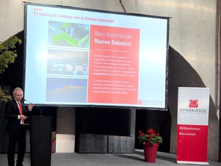 Sparkasse baut Unterstützung für Unternehmen aus