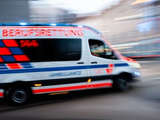 Mann nach Stromschlag auf Eisenbahn-Waggon in Wiener Spital