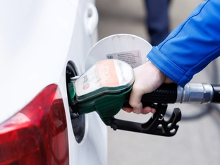 Debatte um Spritpreisbremse nimmt wieder Fahrt auf