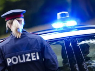 Auf Drogen - Mann in Wien biss Frau und attackierte Beamtin