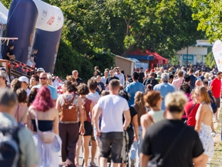 Donauinselfest-Start mit Sonne, Staub und SPÖ-Stars