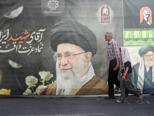 Beginn der Trauerfeiern für Irans Obersten Führer Khamenei