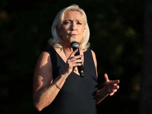 Le Pen-Urteil: Drei Jahre Haft, 15 Monate Nichtwählbarkeit